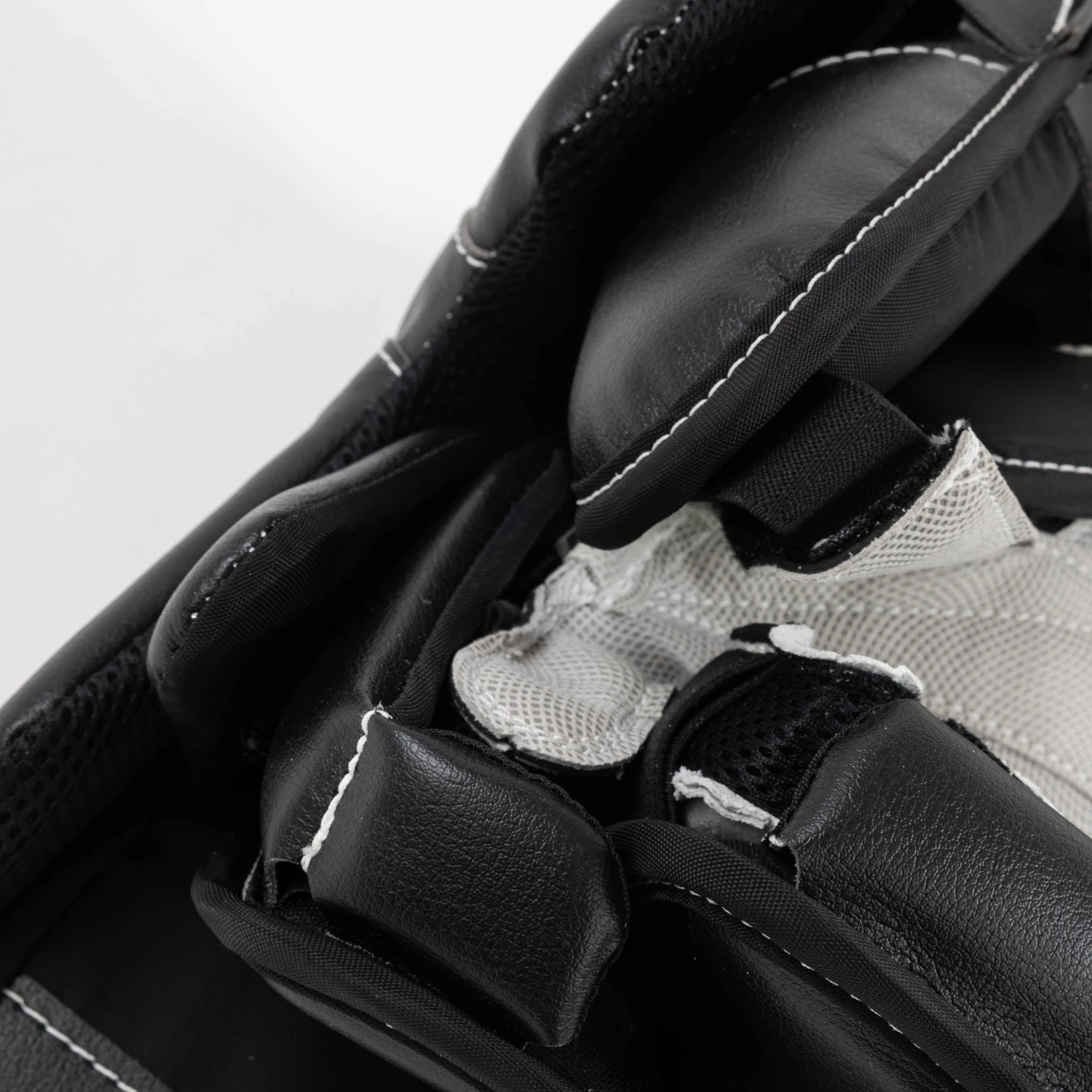 TRUE L20.2 Senior Goalie Blocker - Domestic 4 TRUE L20.2 Senior Goalie Blocker - Domestic - Image 4