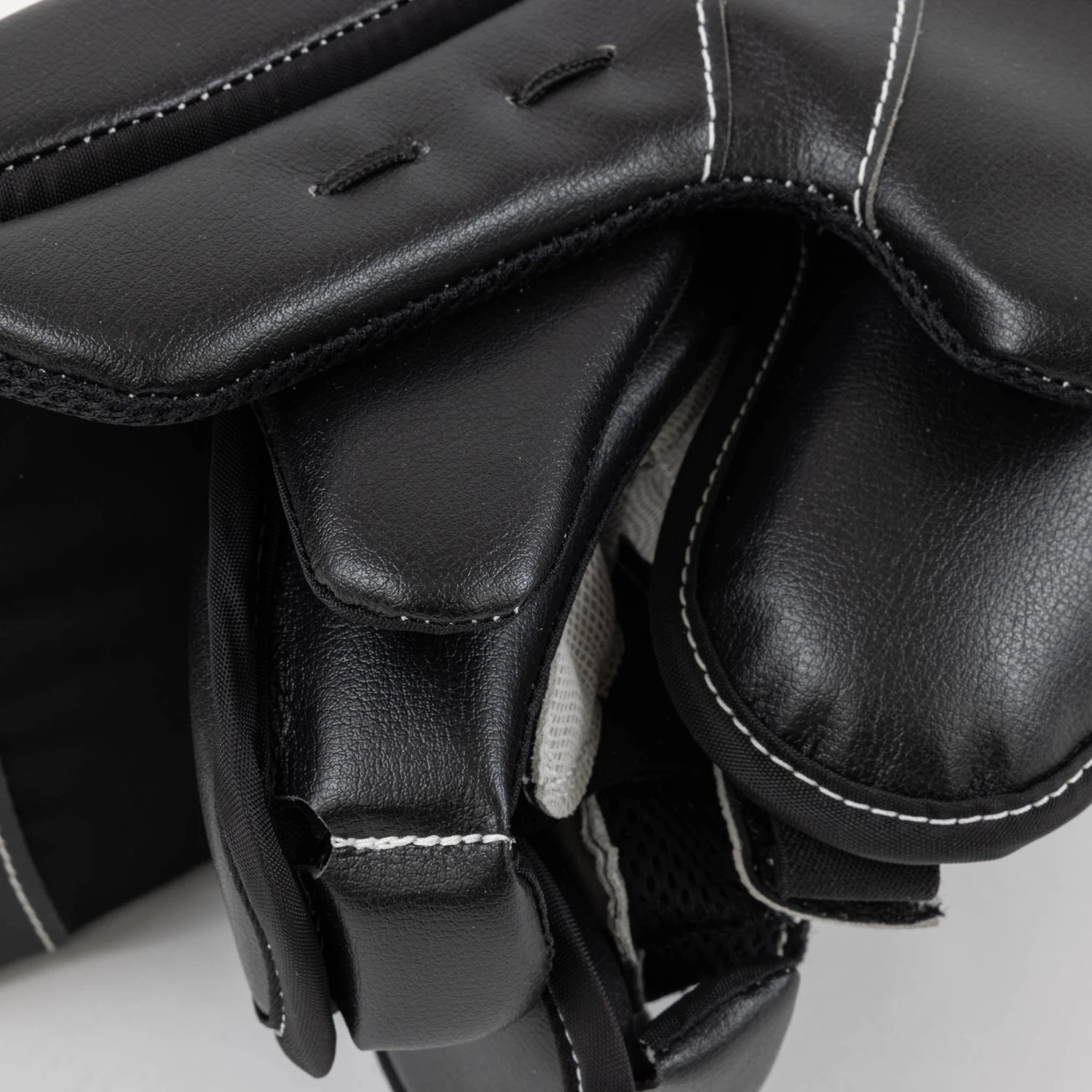 TRUE L20.2 Senior Goalie Blocker - Domestic 9 TRUE L20.2 Senior Goalie Blocker - Domestic - Image 9