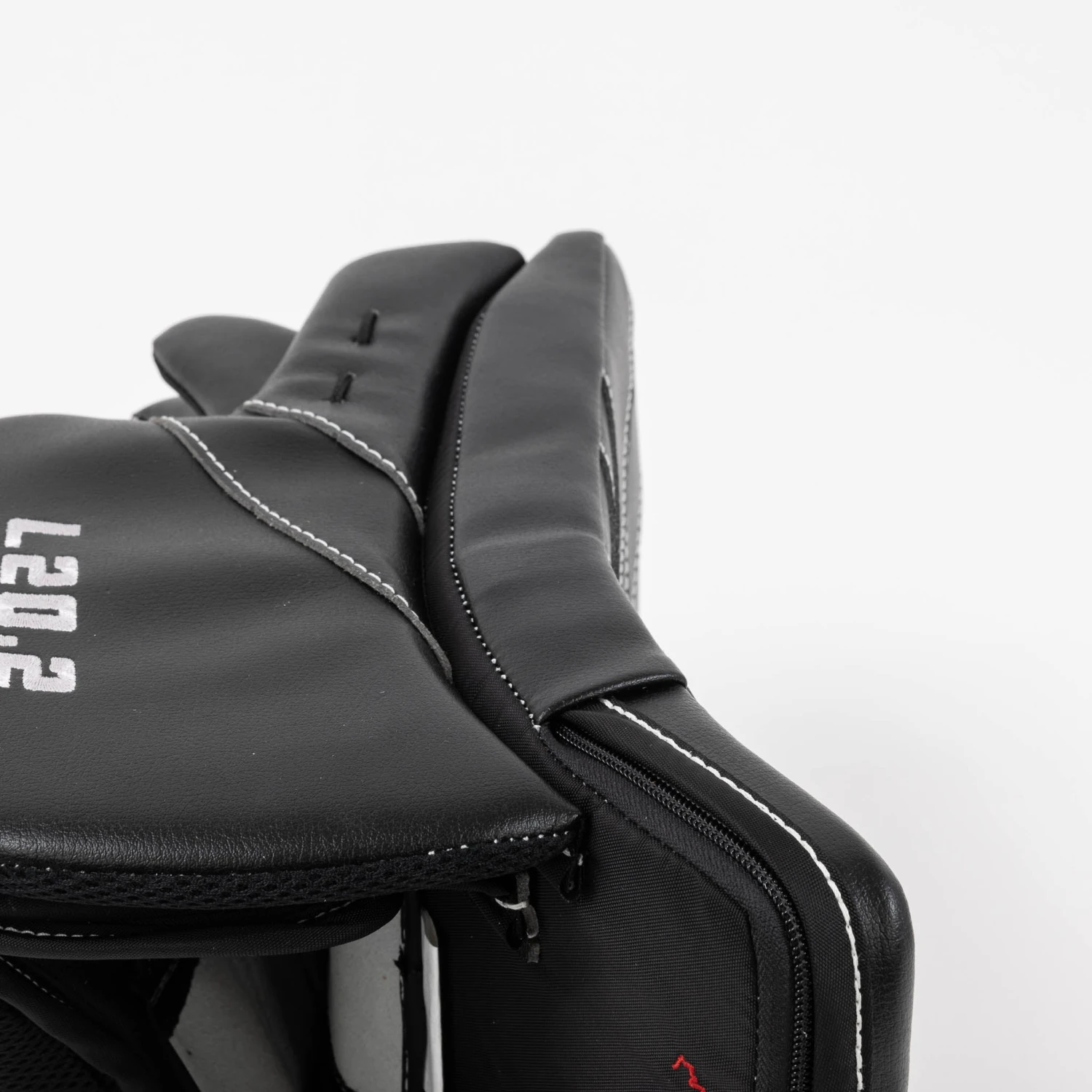 TRUE L20.2 Senior Goalie Blocker - Domestic 2 TRUE L20.2 Senior Goalie Blocker - Domestic - Image 2