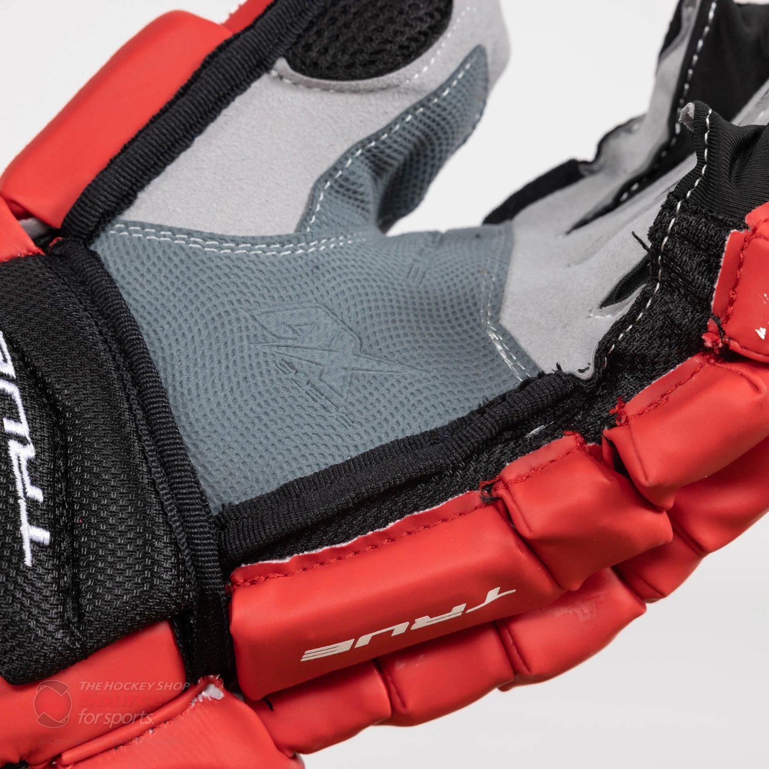 TRUE XC7 Junior Hockey Gloves 9 TRUE XC7 Junior Hockey Gloves - Image 9
