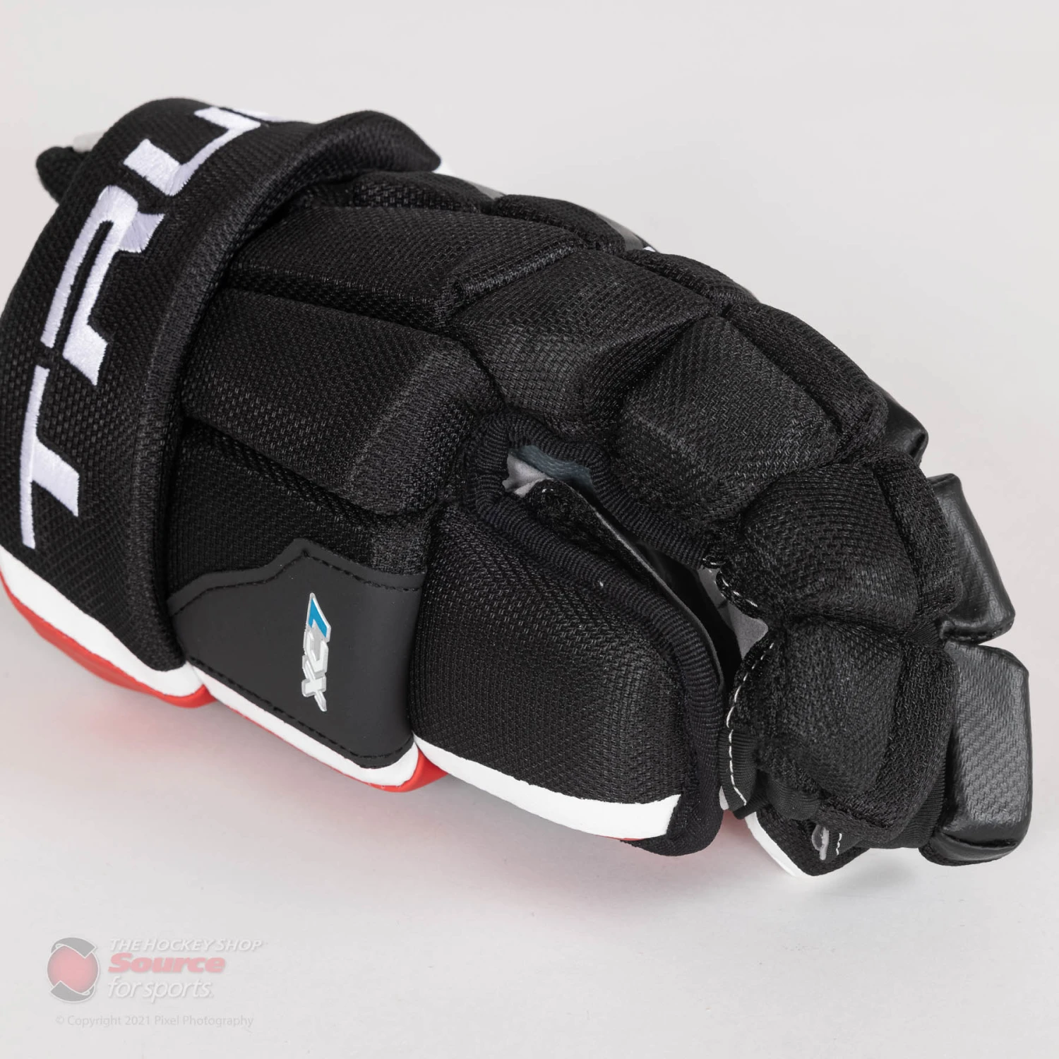 TRUE XC7 Junior Hockey Gloves 2 TRUE XC7 Junior Hockey Gloves - Image 2