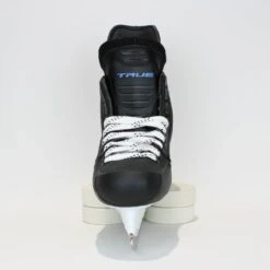 TRUE Player Junior Hockey Skates - Pro Stock - VH Holder - Size 5 -True true hockey skates true player junior hockey skates pro stock vh holder size 5 5 r standard 15186600362050