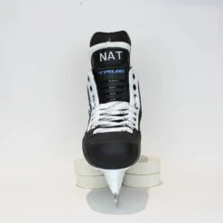 TRUE Player Junior Hockey Skates - Pro Stock - VH Holder - White Side - "NAT" - Size 5 -True true hockey skates true player junior hockey skates pro stock vh holder white side nat size 5 5 r standard 15186595643458