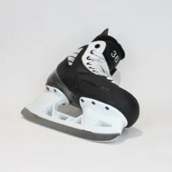 TRUE Player Junior Hockey Skates - Pro Stock - VH Holder - White Side - Size 4 -True true hockey skates true player junior hockey skates pro stock vh holder white side size 4 4 r standard 15186594201666